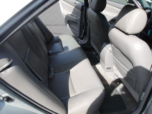 Used 2004 Toyota Camry XLE FWD image 11
