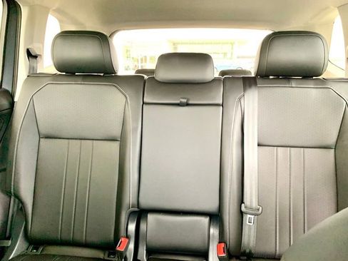 Used 2023 Volkswagen Tiguan SE image 17