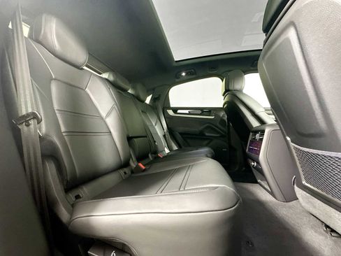 New 2025 Porsche Cayenne Coupe image 27