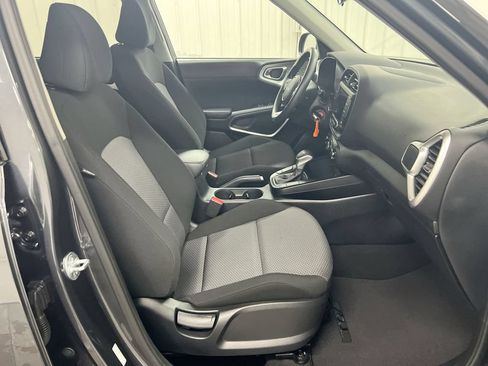 Used 2023 Kia Soul LX w/ LX Technology Package FWD image 21