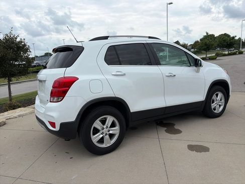 Used 2017 Chevrolet Trax LT w/ LT Convenience Package AWD/4WD image 16
