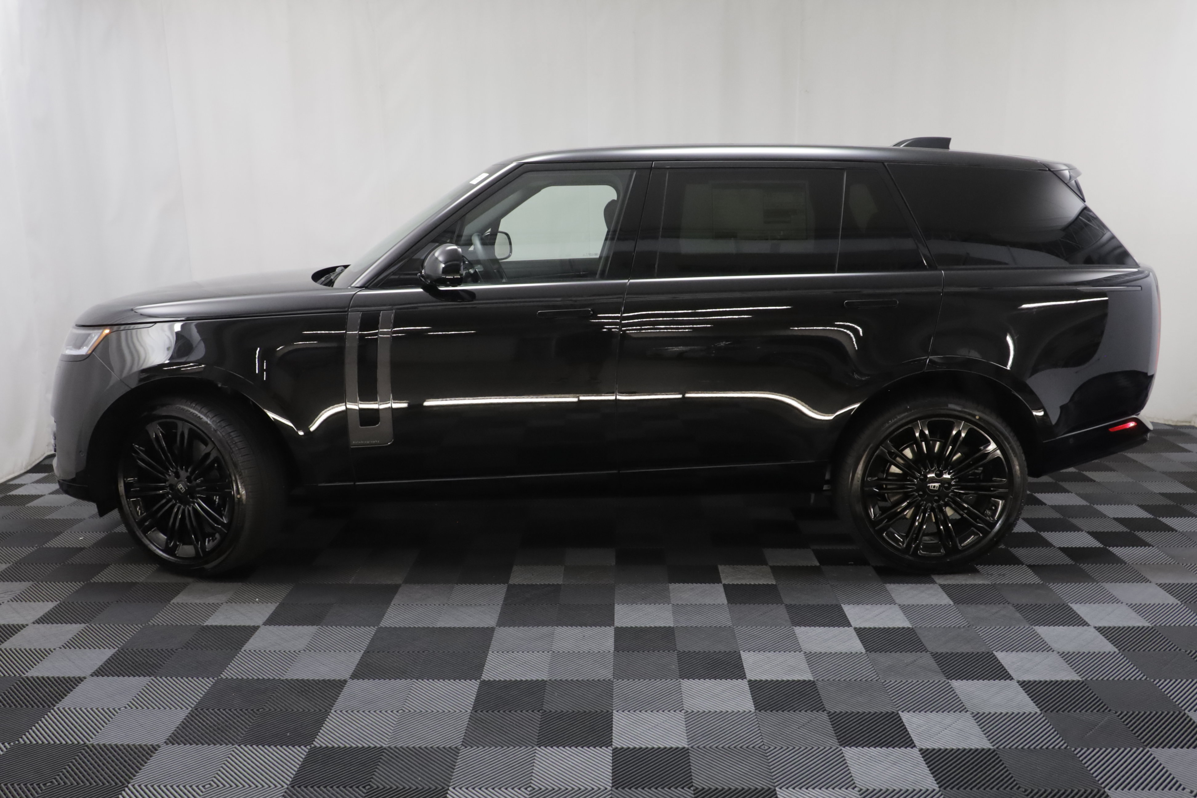 New 2027 Land Rover Range Rover Long Wheelbase Autobiography AWD/4WD image 5