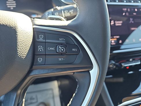 Used 2025 Jeep Grand Cherokee Laredo X w/ Trailer Tow Package image 18