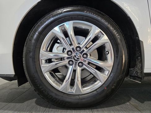 Used 2023 Toyota Sienna Platinum image 25