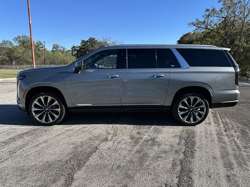 New 2026 Cadillac Escalade ESV Luxury w/ Touring Package image 2