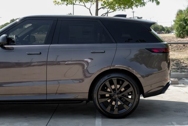New 2026 Land Rover Range Rover Sport Dynamic SE AWD/4WD image 16