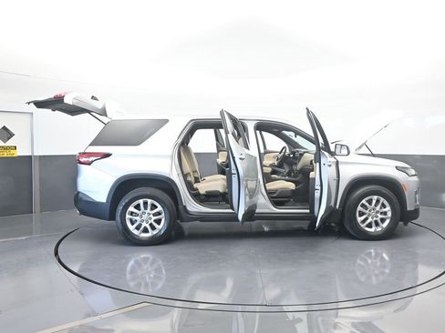 Used 2022 Chevrolet Traverse LS image 68