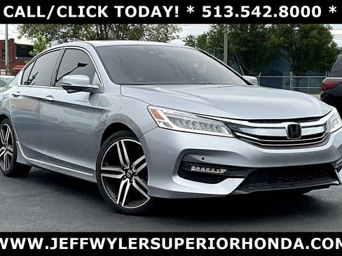 Used 2017 Honda Accord Touring image 2