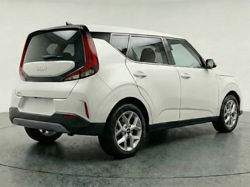 Used 2025 Kia Soul LX w/ LX Technology Package FWD image 9