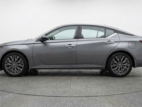 Used 2025 Nissan Altima 2.5 SV image 3