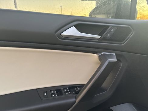 Used 2021 Volkswagen Tiguan SE R-Line image 14