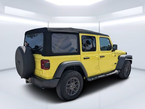 Used 2024 Jeep Wrangler Unlimited Sport AWD/4WD image 3