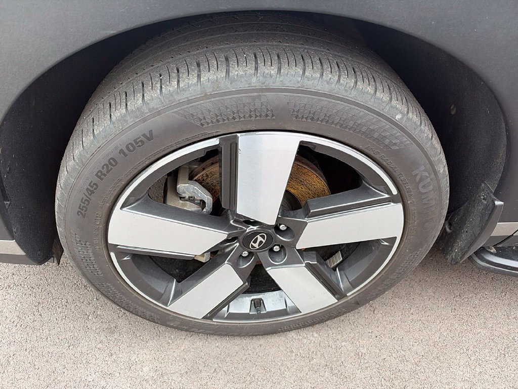 Used 2025 Hyundai Santa Fe Limited AWD/4WD image 6