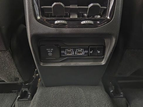 Used 2024 Jeep Grand Cherokee Limited w/ Black Appearance Package AWD/4WD image 34
