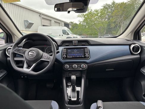 Used 2025 Nissan Versa SV FWD image 31