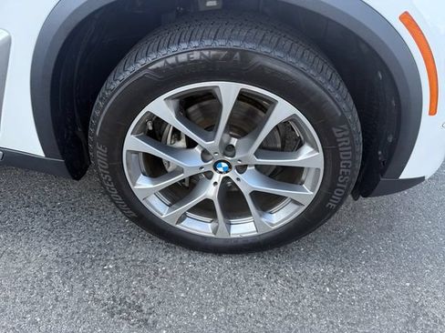 Used 2024 BMW X5 xDrive40i w/ Premium Package AWD/4WD image 16