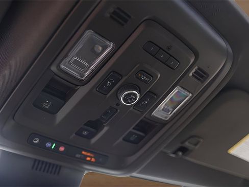 Used 2023 Chevrolet Tahoe Z71 w/ Luxury Package image 22