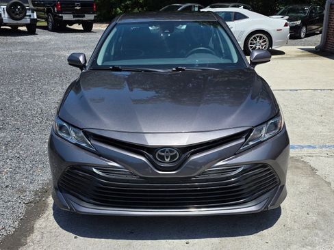 Used 2020 Toyota Camry LE image 7