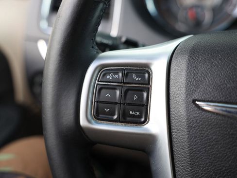 Used 2013 Chrysler Town & Country Touring FWD image 25