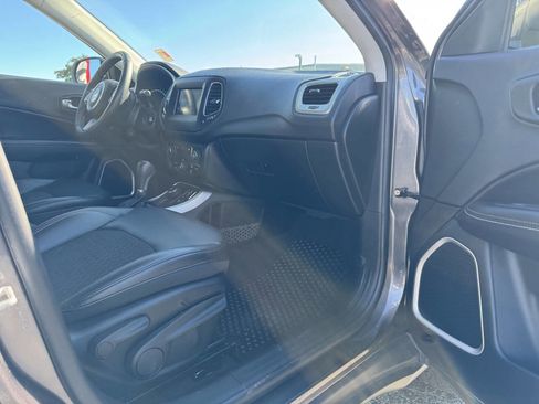 Used 2018 Jeep Compass Latitude w/ Popular Equipment Group AWD/4WD image 35
