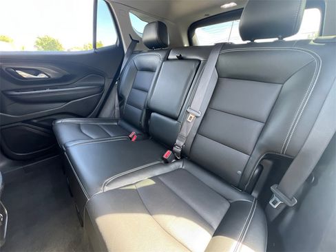 Used 2024 GMC Terrain SLT image 32