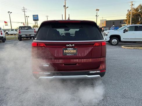 Used 2023 Kia Carnival LX image 6