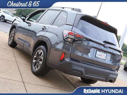 Used 2025 Subaru Forester Premium AWD/4WD image 4