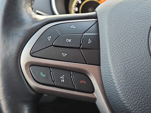 Used 2020 Jeep Cherokee Limited image 19