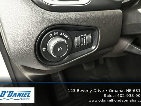 Used 2018 Jeep Renegade Limited AWD/4WD image 27