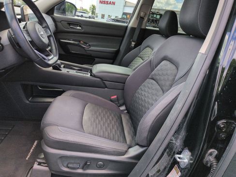 Used 2022 Nissan Pathfinder SV FWD image 15