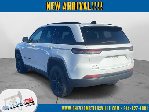 Used 2023 Jeep Grand Cherokee Altitude image 2