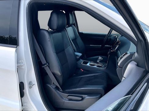 Used 2019 Jeep Grand Cherokee Altitude RWD image 9