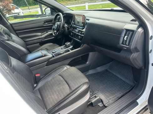 Used 2024 Nissan Pathfinder Rock Creek AWD/4WD image 14