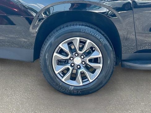 Used 2022 Chevrolet Suburban LT RWD image 32