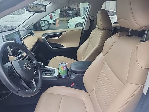 Used 2022 Toyota RAV4 Limited FWD image 6
