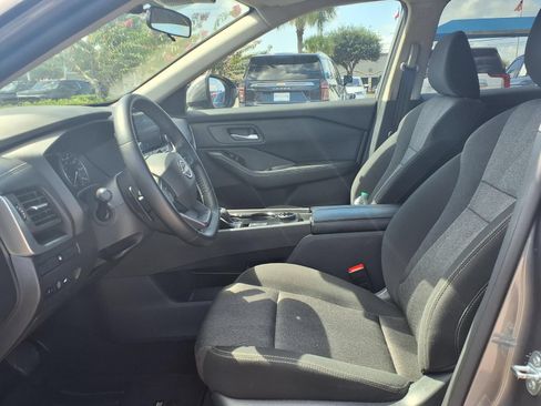 Used 2025 Nissan Rogue SV AWD/4WD image 18