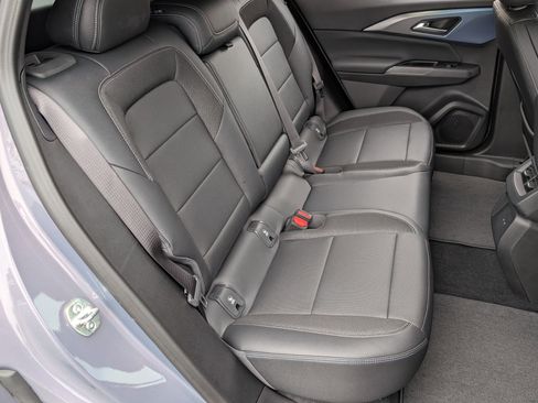 Used 2025 Chevrolet Equinox EV LT w/ Convenience Package image 19