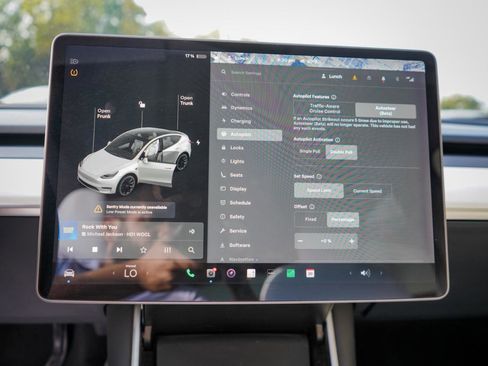 Used 2021 Tesla Model Y Long Range image 13