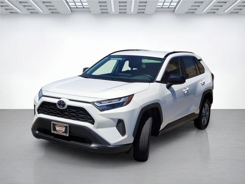 Used 2025 Toyota RAV4 LE AWD/4WD image 8