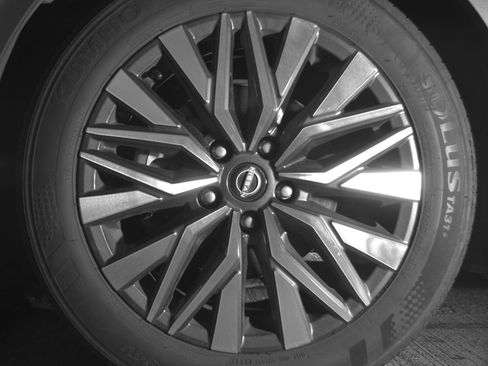 Used 2025 Nissan Altima 2.5 SV image 12