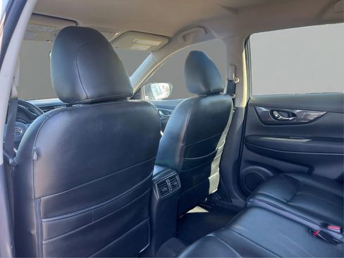 Used 2019 Nissan Rogue SV image 10