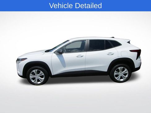 Used 2025 Chevrolet Trax LS FWD image 3
