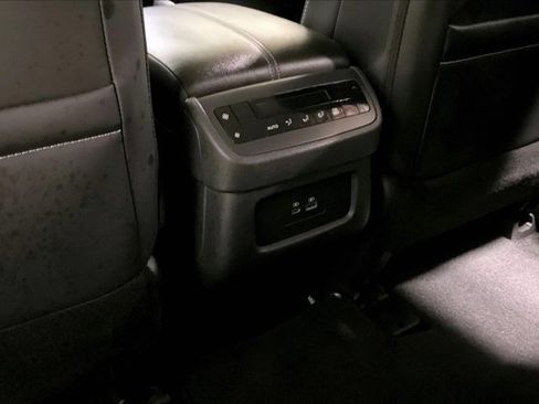 Used 2025 Nissan Pathfinder SL AWD/4WD image 35