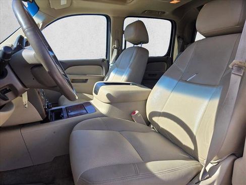 Used 2013 Chevrolet Avalanche LTZ image 12