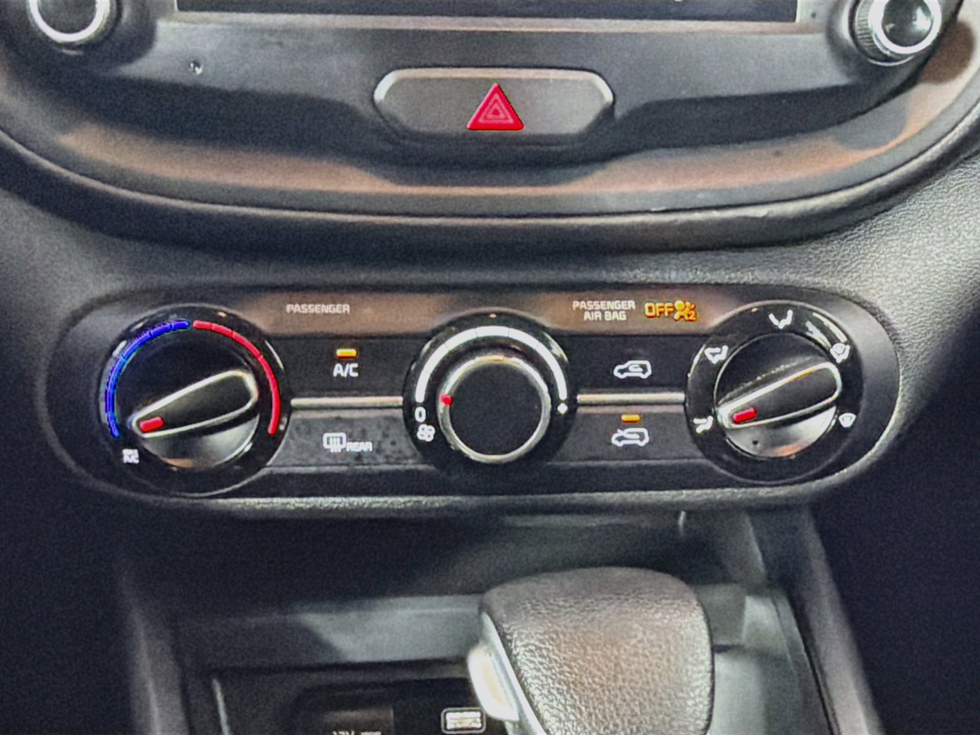 Used 2024 Kia Soul LX w/ Option Group 015 FWD image 23
