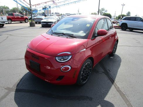 New 2024 FIAT 500 e (RED) image 1