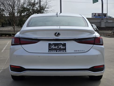 Used 2025 Lexus ES 300h w/ Premium Package image 5