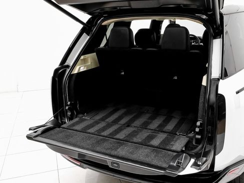 Used 2022 Land Rover Range Rover Long Wheelbase SE image 49