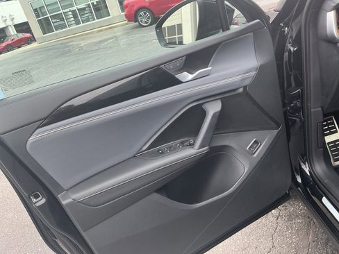 Certified 2025 Volkswagen Tiguan SEL R-Line image 35