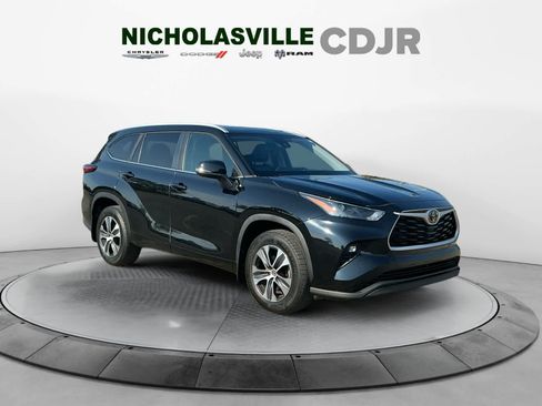 Used 2023 Toyota Highlander XLE FWD image 7